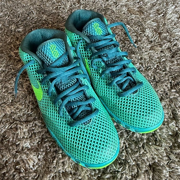 Nike Kyrie 1 Irving Sneakers GS 6.5Y kids green gold Celtics basketball sneakers